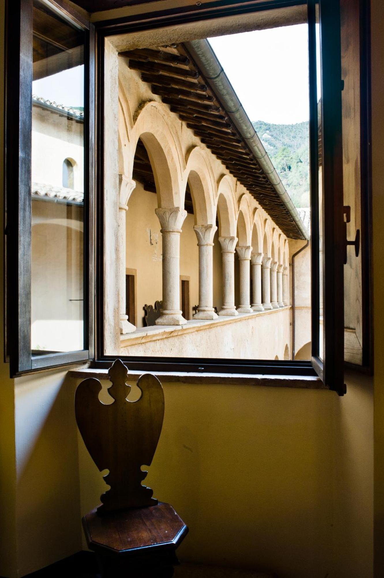 Abbazia San Pietro In Valle Ferentillo Bagian luar foto