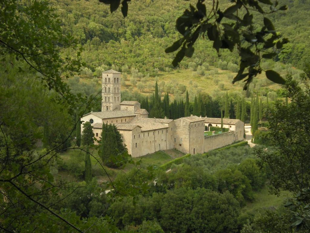 Abbazia San Pietro In Valle Ferentillo Bagian luar foto