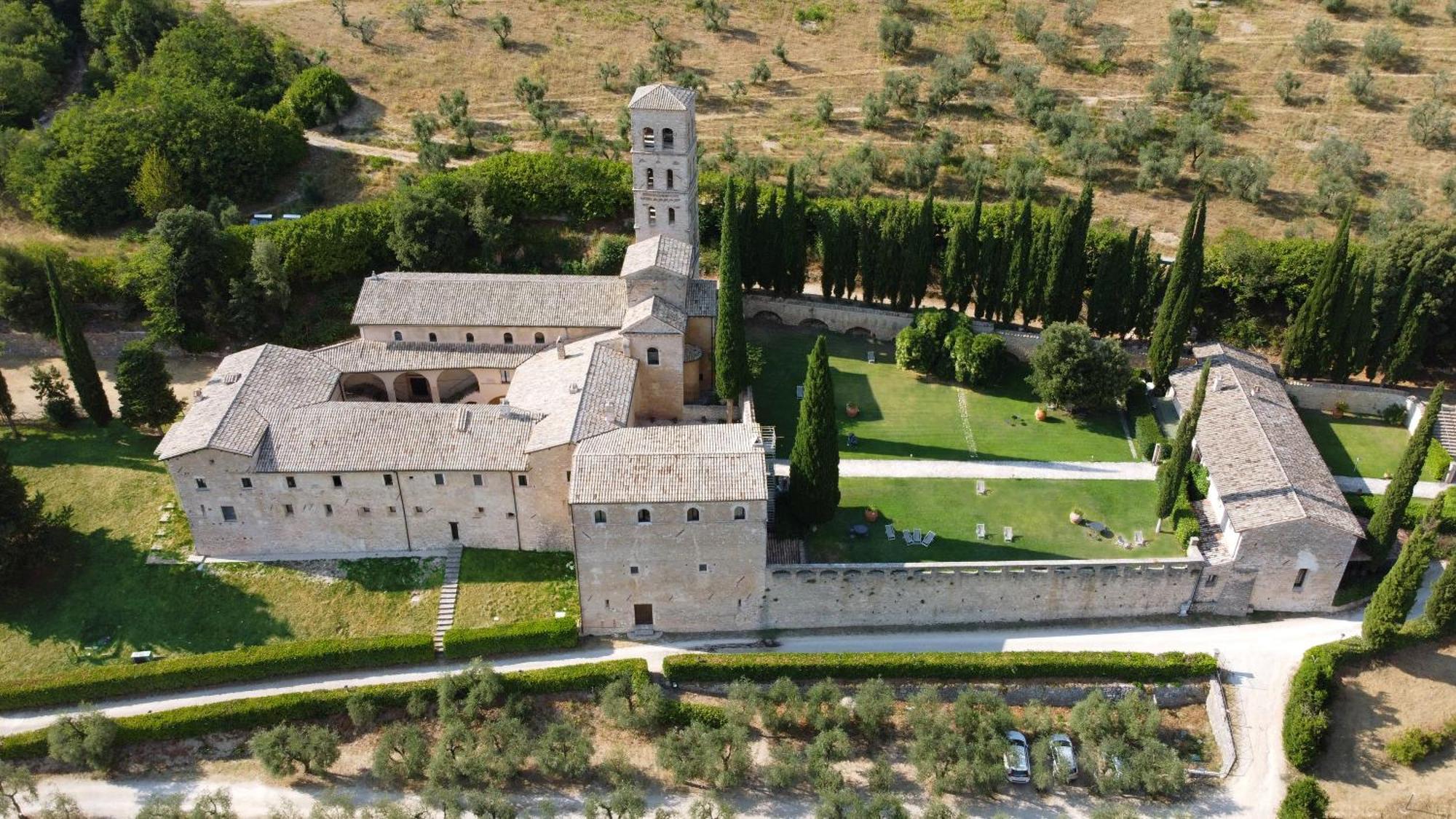 Abbazia San Pietro In Valle Ferentillo Bagian luar foto