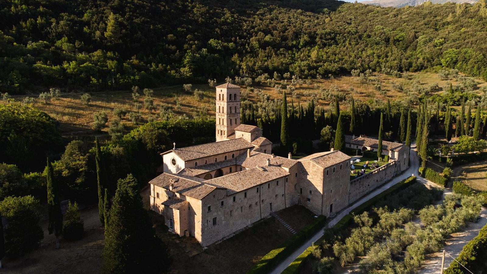 Abbazia San Pietro In Valle Ferentillo Bagian luar foto