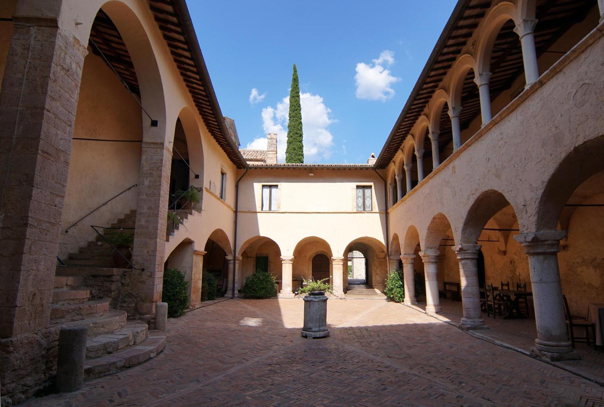 Abbazia San Pietro In Valle Ferentillo Bagian luar foto